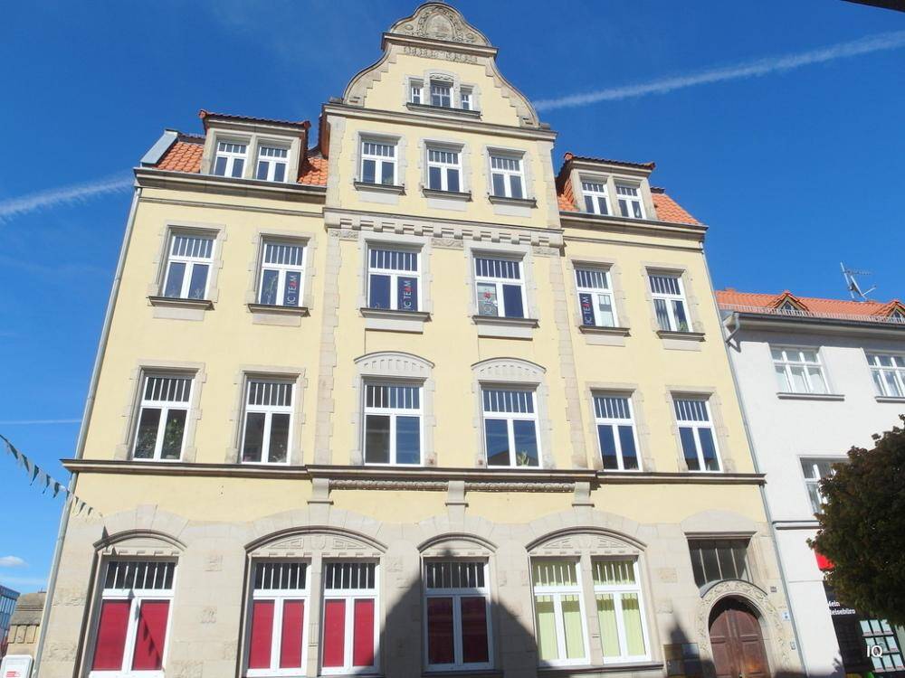 Geräumige 3-Zimmer-Wohnung mit schöner Dachterrasse und Einbauküche + optional 33 m² Büro/Hobby-Zi., 1587 Riesa