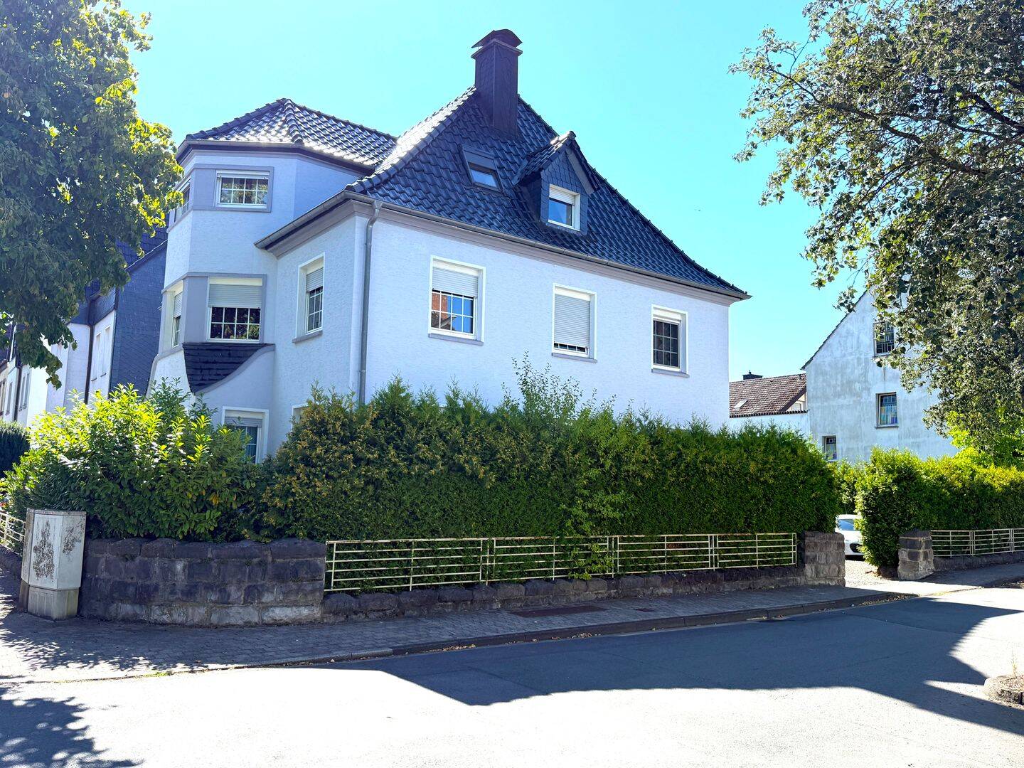 Großzügiges Zweifamilienhaus mit großem Garten in Arnsberg-Hüsten, 59759 Arnsberg