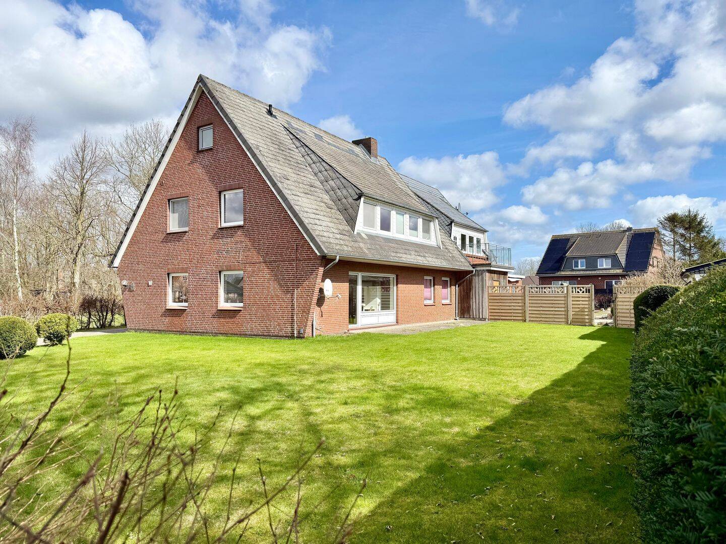 Großzügiges Einfamilienhaus mit Einliegerwohnung in Sackgassenlage, 25923 Braderup