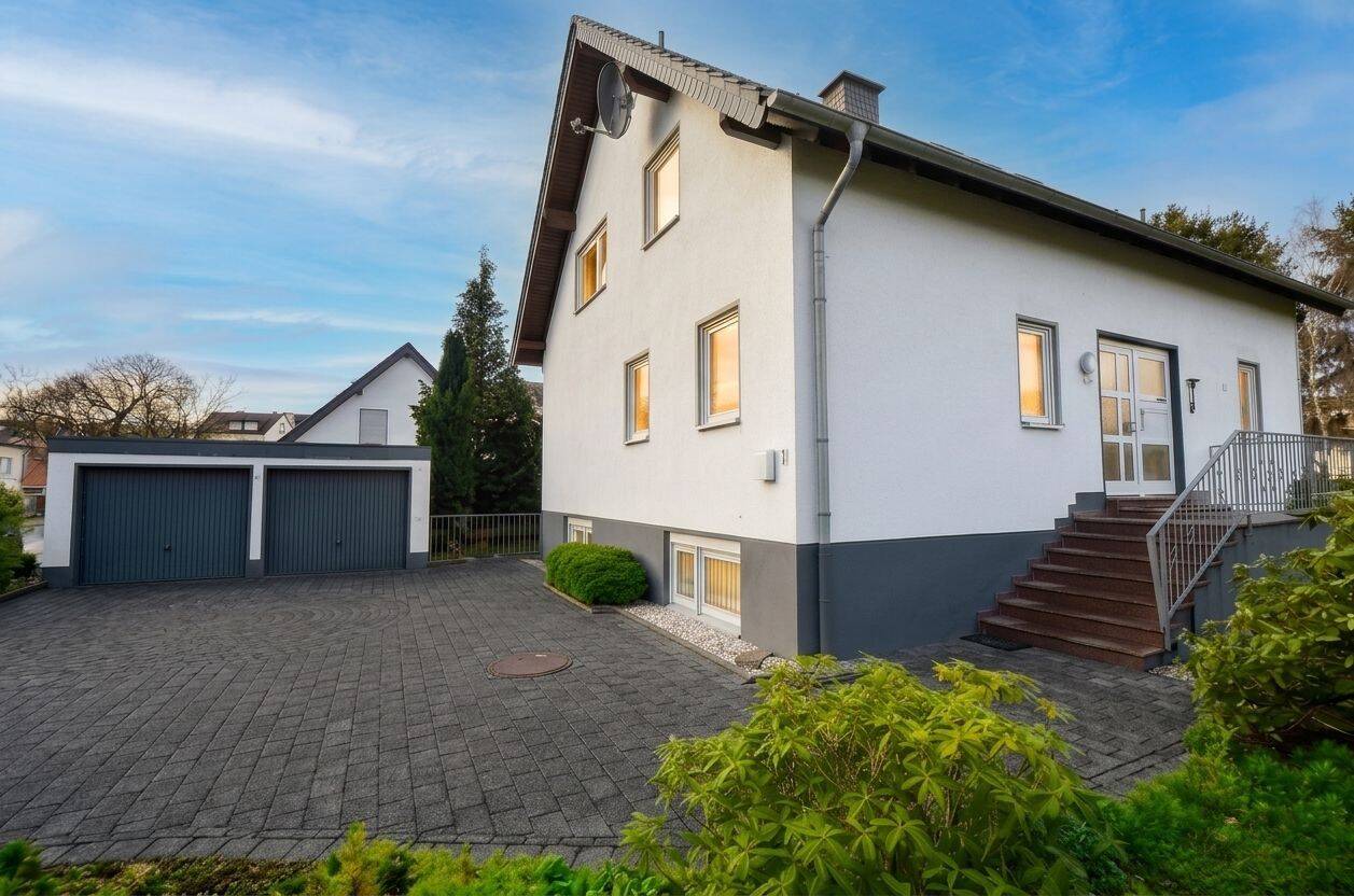 Hennef-Geistingen: Freistehend, modern, PV-Anlage, Wallbox, 2 Garagen uvm…, 53773 Hennef (Sieg)