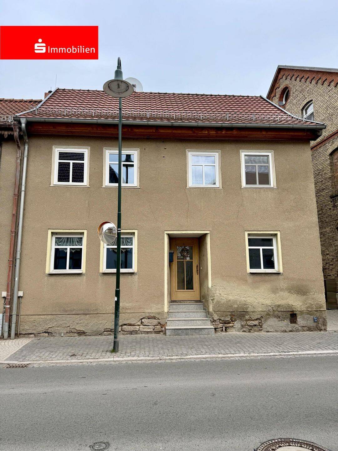Viel Platz für die Familie. Wohnhaus mitten in Greußen sucht neue Eigentümer!, 99718 Greußen
