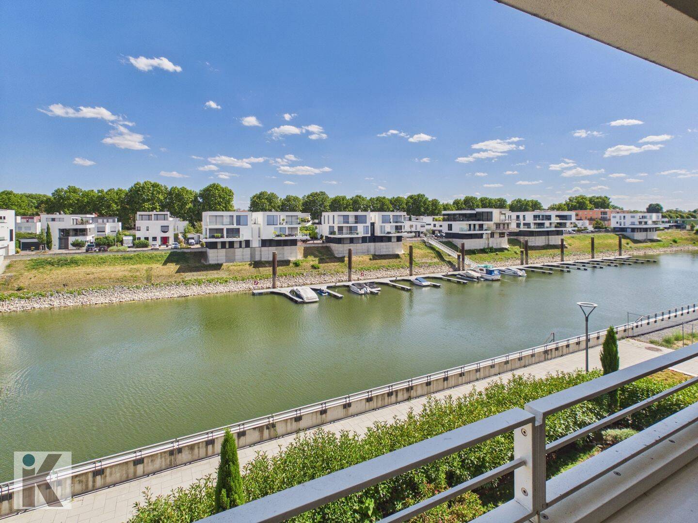 Zwischen Rhein und Parkinsel – moderne 3,5-Zimmer-Wohnung mit zwei Tiefgaragenstellplätzen!
