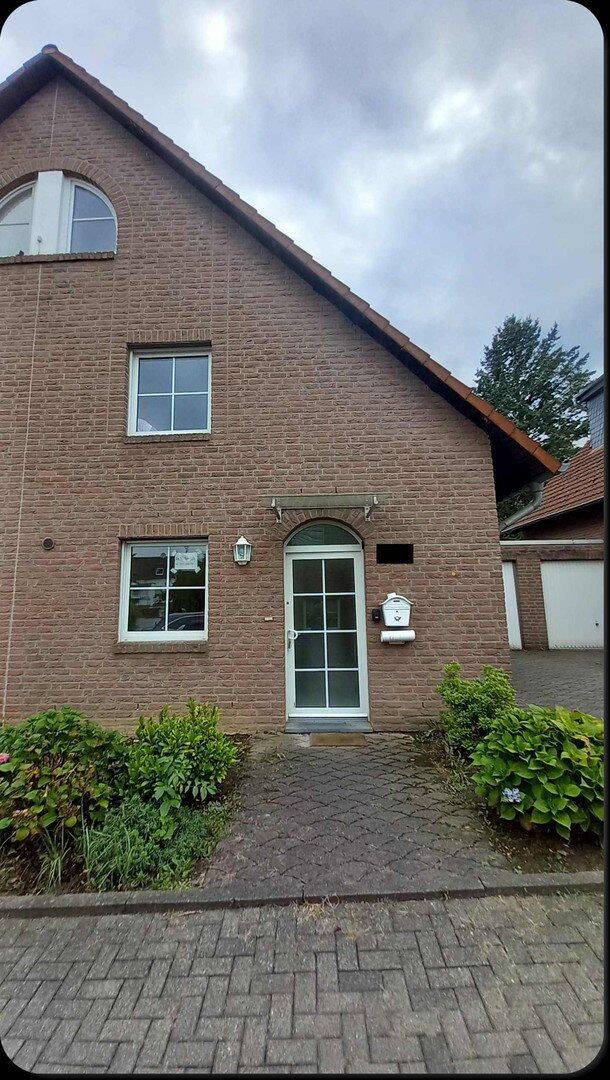 Doppelhaushälfte im Zentrum von Frechen mit Garage und Garten, 50226 Frechen