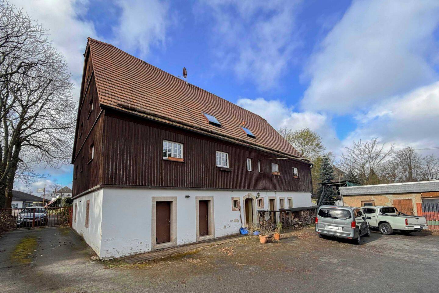 Gepflegtes Bauernhaus inkl. Schuppen samt Garten, 2 Garagen und Freistellplätzen, 9131 Chemnitz (Ebersdorf Hilbersdorf)