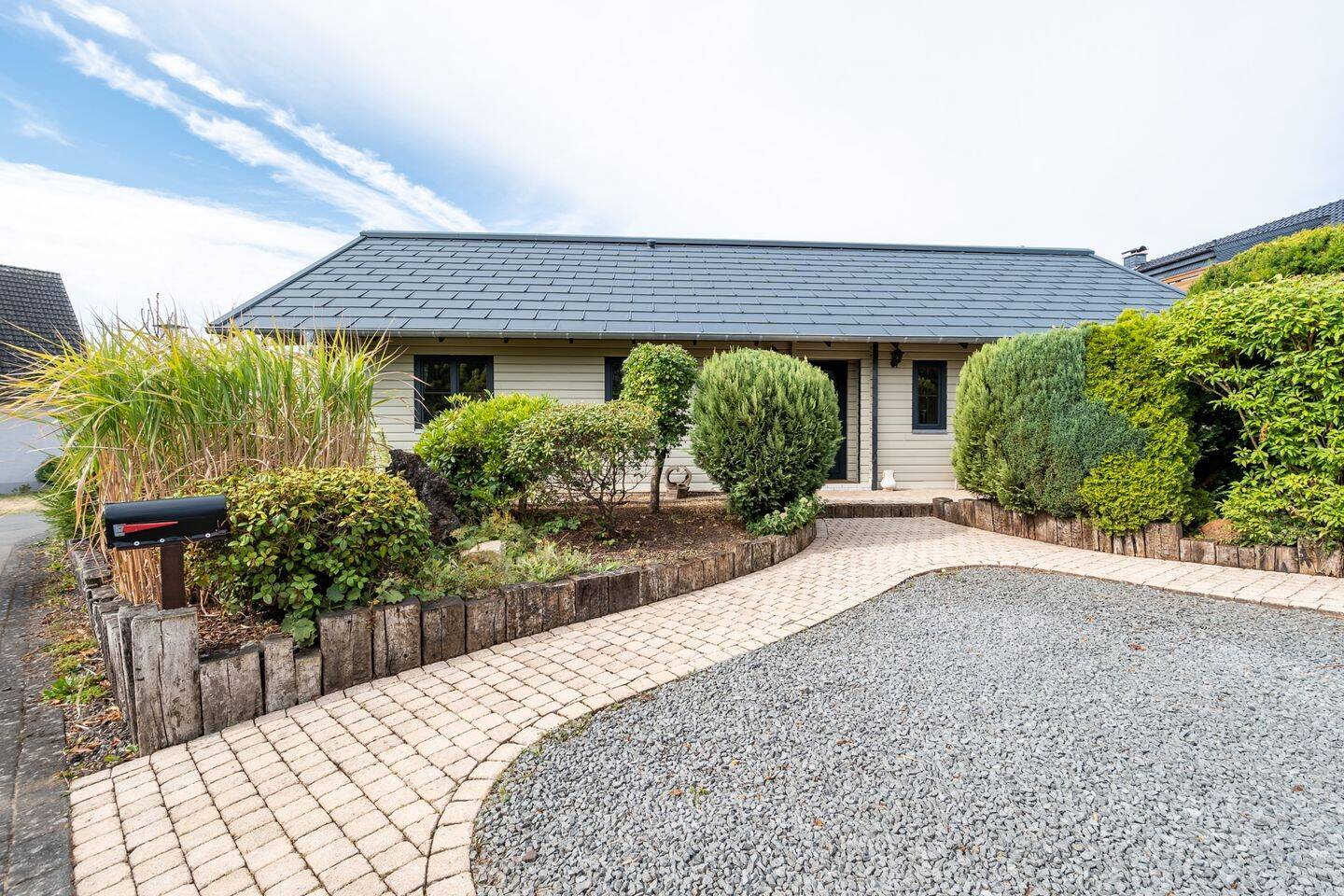 Freistehender Bungalow in Bettenfeld I PREFA Aluminium-Dach (2024) I 3 Schlafzimmer I Kaminofen, 54533 Bettenfeld