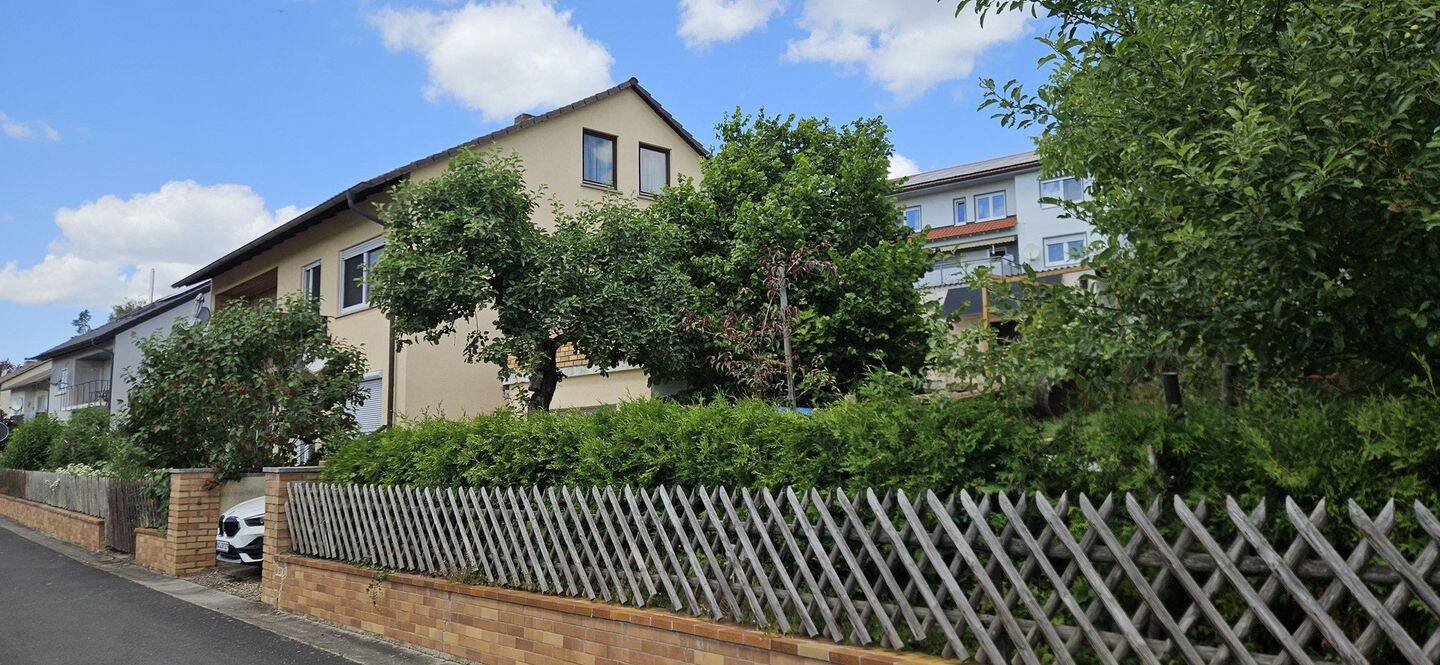 Haus mit Einliegerwohnung, Gewerbehalle + Baugrundstück nahe Schweinfurt, 97503 Gädheim