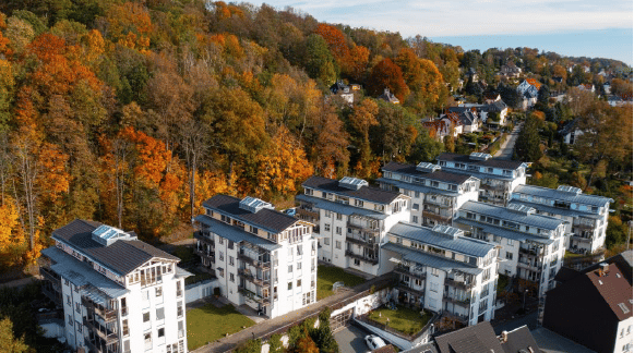 Teilmöblierte 2-Zimmer-Wohnung mit Balkon, Fahrstuhl & Tiefgaragenstellplatz in Hohenstein-Ernstthal, 9337 Hohenstein-Ernstthal