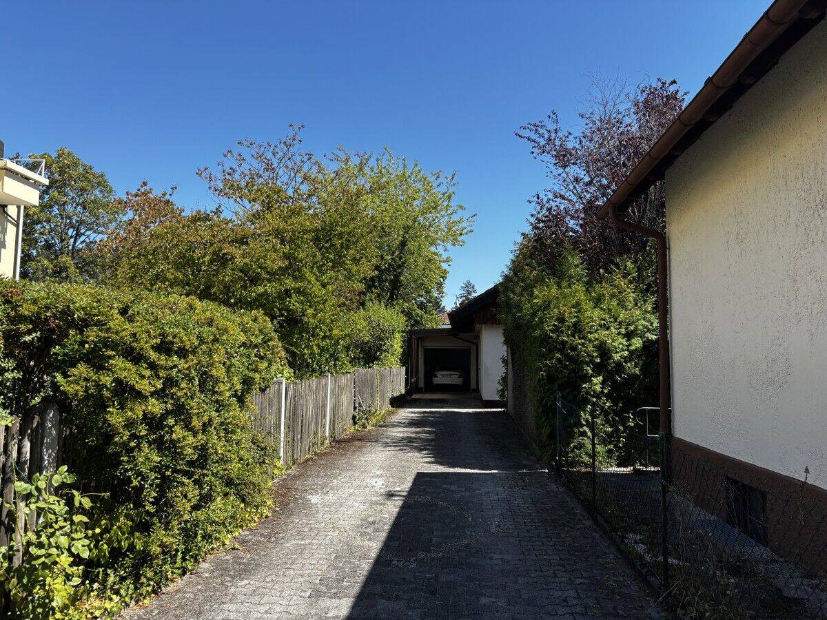 Viel Platz & Potenzial: Einfamilienhaus mit Einliegerwohnung in begehrter Lage Ottobrunn, 85521 Ottobrunn
