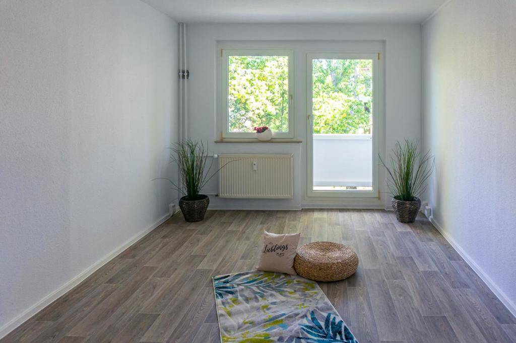 Kleine 1-Raum-Wohnung mit offener Küche und Balkon, 9119 Chemnitz (Helbersdorf Kapellenberg Kappel Zentrum)