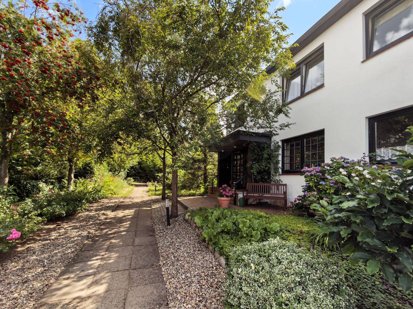 Stadtnah zu Lübeck: Großzügige Erdgeschosswohnung mit Garten und Südterrasse, 23627 Groß Grönau (Klein Grönau)