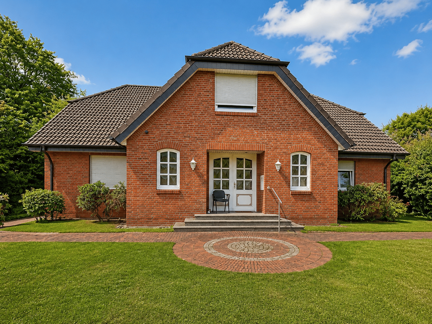 Großzügiges Wohnen auf ca. 226 m² Wohnfläche zzgl. ca. 60 m² Nutzfläche und Garage, 24576 Bad Bramstedt