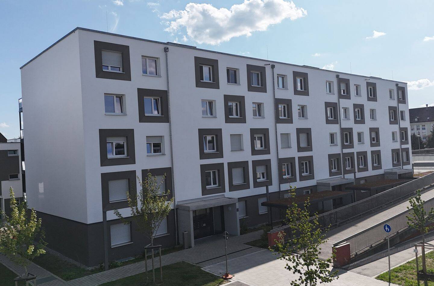 Neuwertige 2-Zimmer-Gartenwohnung mit Tiefgarage, Aufzug & gehobener Ausstattung in Augsburg, 86156 Augsburg (Bärenkeller Kriegshaber Oberhausen Pfersee)