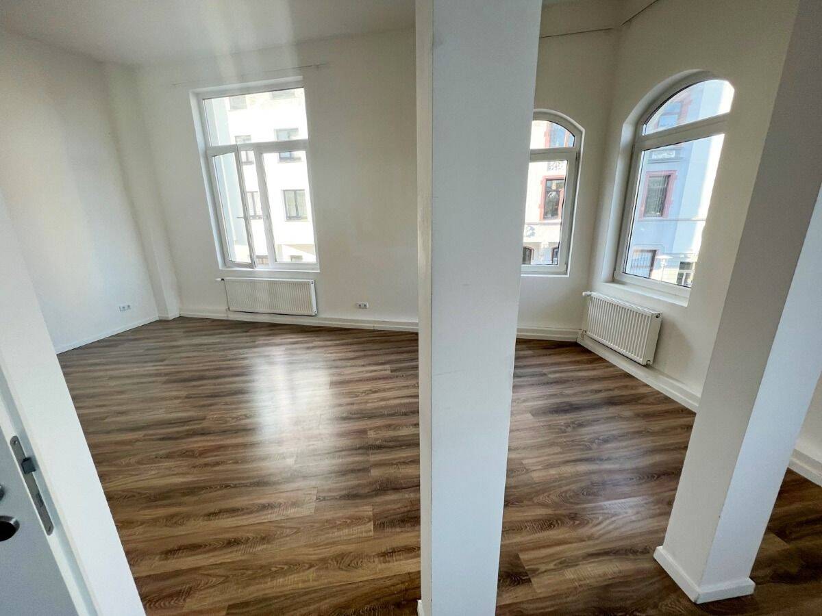 Alpers Immobilien: 3 Zimmer Wohnung mit wunderschönem Balkon und Einbauküche in der „Alten Bürger“, 27568 Bremerhaven (Lehe Mitte Überseehafen)