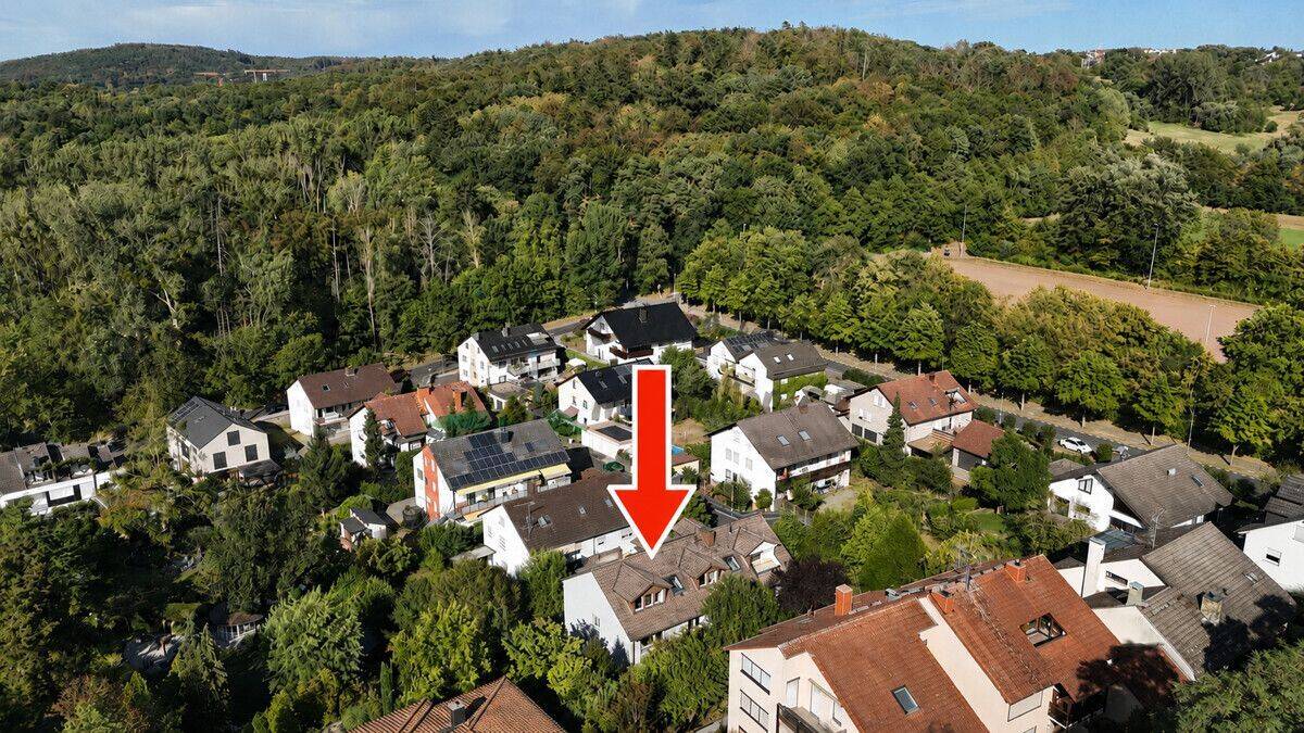 DIETZ: 5-Zimmer-Dachgeschosswohnung mit Garage, Balkon im energetisch sanierten 7FH! Nähe Waldrand!, 63739 Aschaffenburg (Innenstadt Österreicher Kolonie)