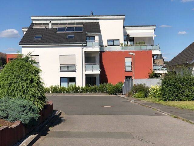 Balkonwohnung mit 3 Zimmern und 2 Bädern in Lindlar-Heidplätzchen, 51789 Lindlar