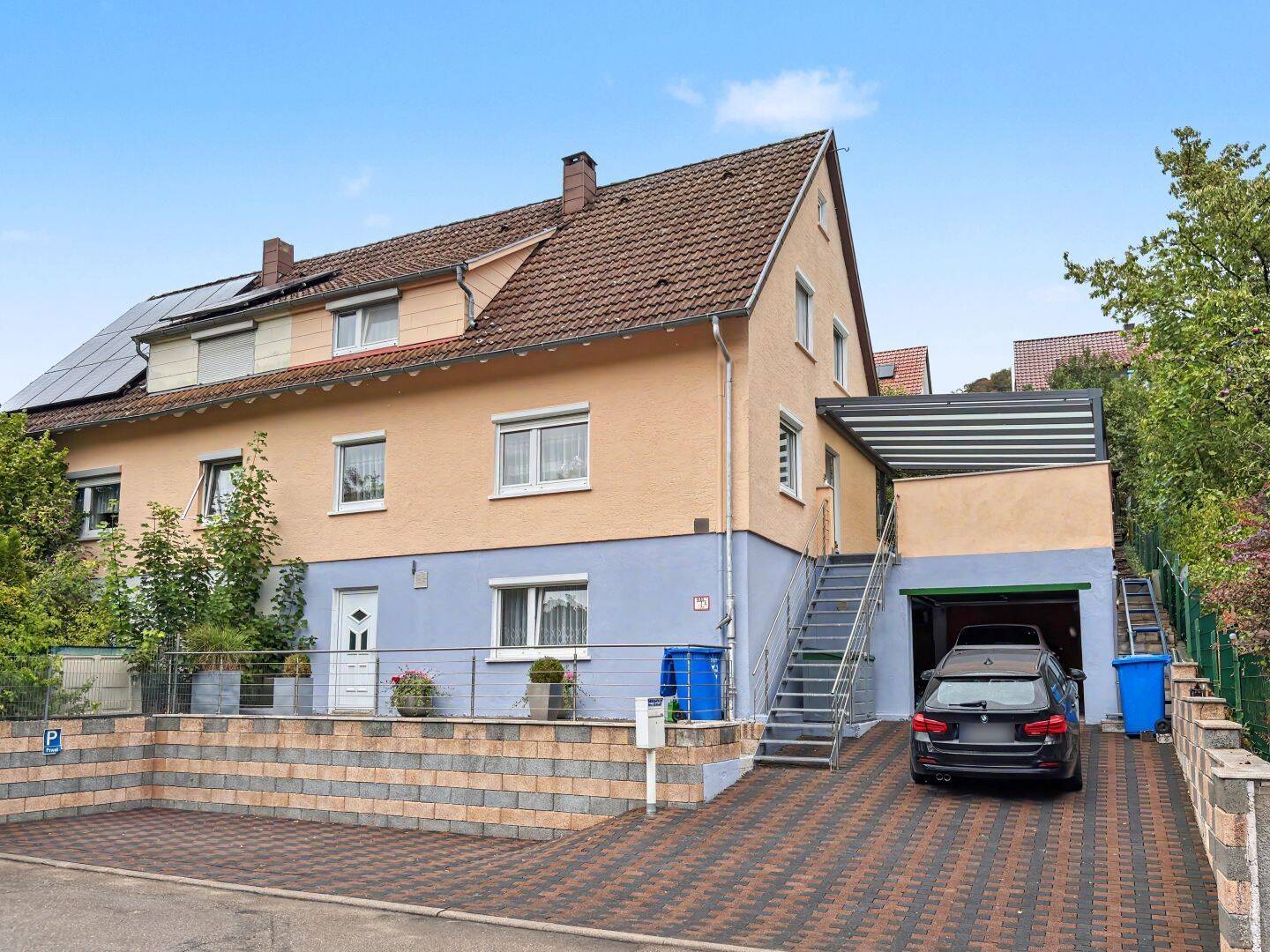 Modernisierte Doppelhaushälfte mit Garten und Terrasse in Aalen-Unterkochen, 73432 Aalen