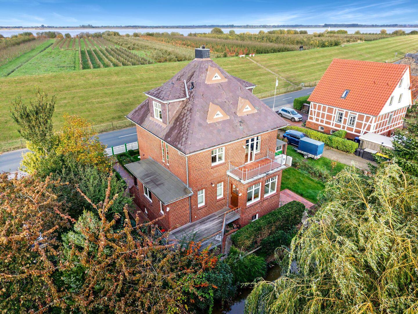 Wohnen mit Elbblick – Stilvolles Lotsenhaus in der ersten Reihe, 21720 Grünendeich