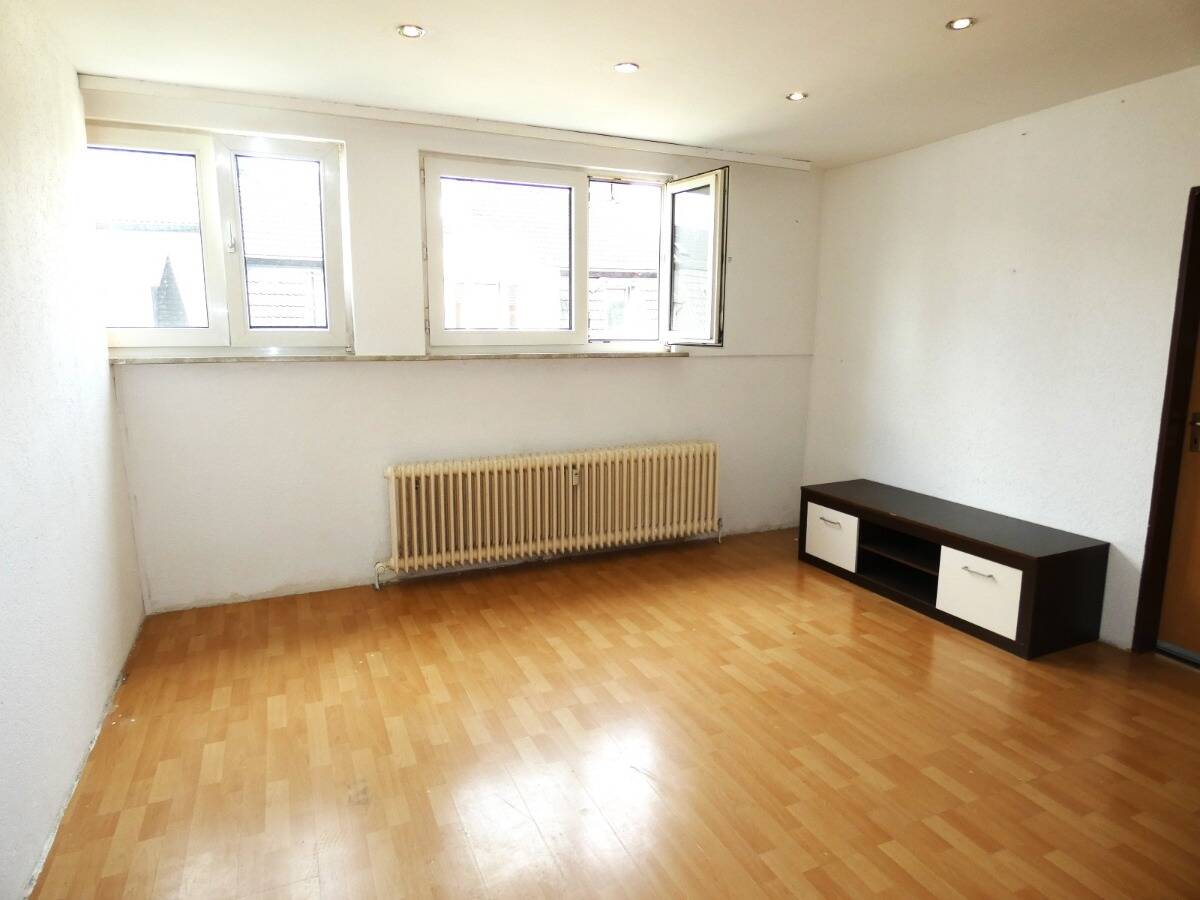 Gepflegte 4-Zimmer-Dachgeschosswohnung, 42277 Wuppertal (Barmen)