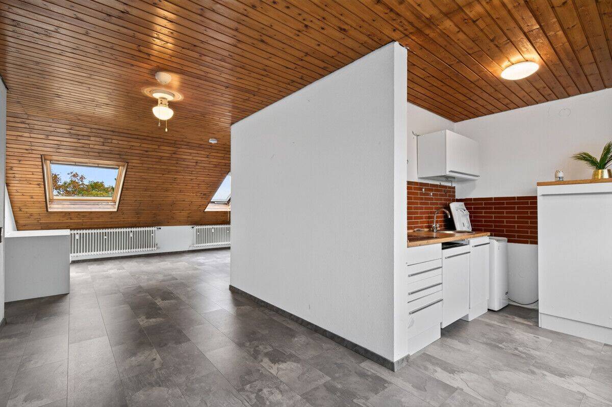 Helle 3-Zimmer-Dachgeschosswohnung mit Balkon und Einzelgarage in Rüppurr, 76199 Karlsruhe (Rüppurr Weiherfeld-Dammerstock)