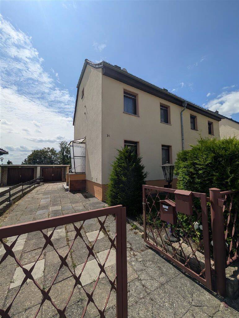 Kleines Reihenhaus mit tollem Blick über die Stadt Werdau!, 8412 Werdau