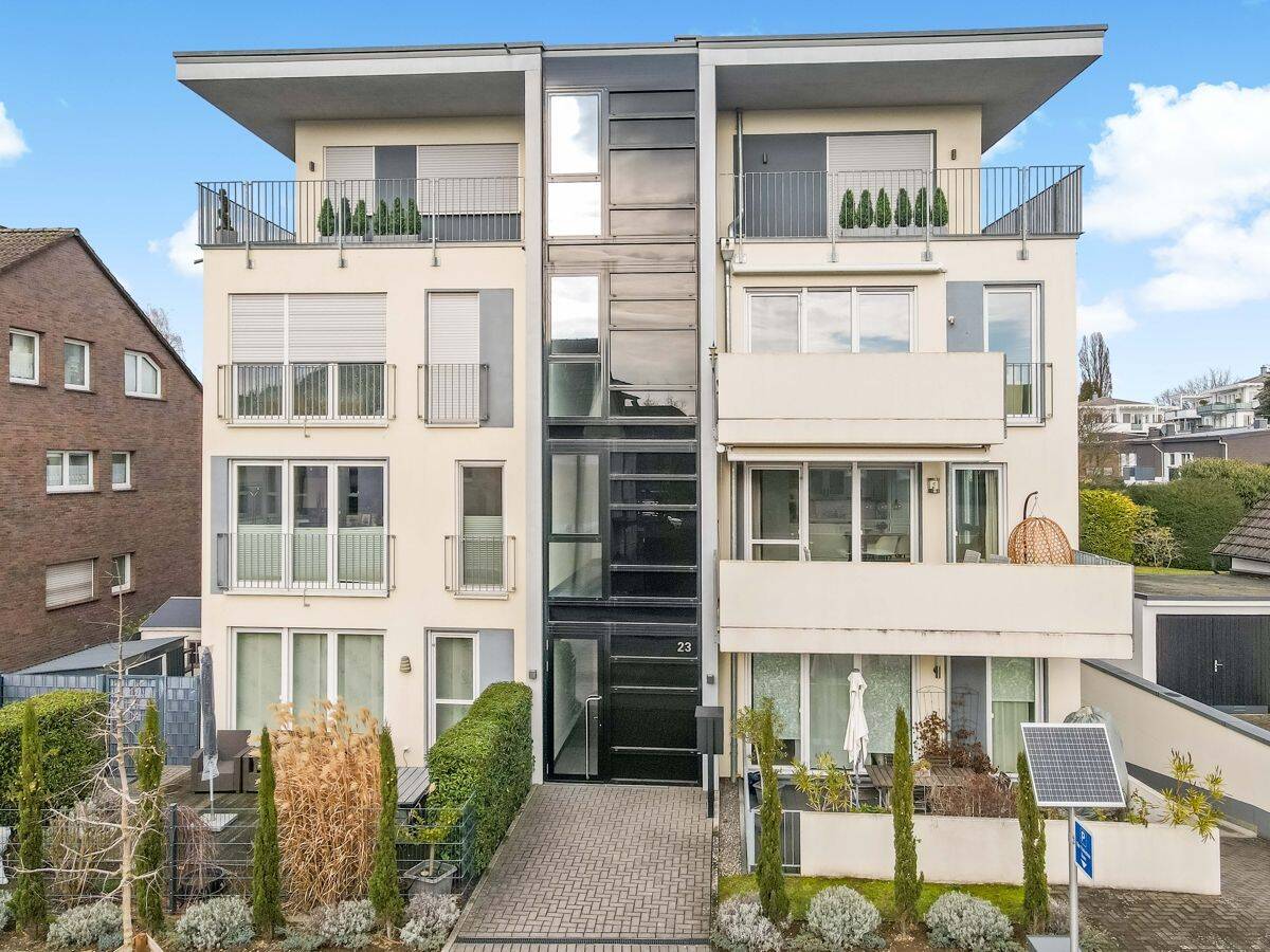 Moderne Eigentumswohnung mit großem Balkon, Aufzug und Tiefgarage – neuwertig & energieeffizient, 40764 Langenfeld (Rhld.)