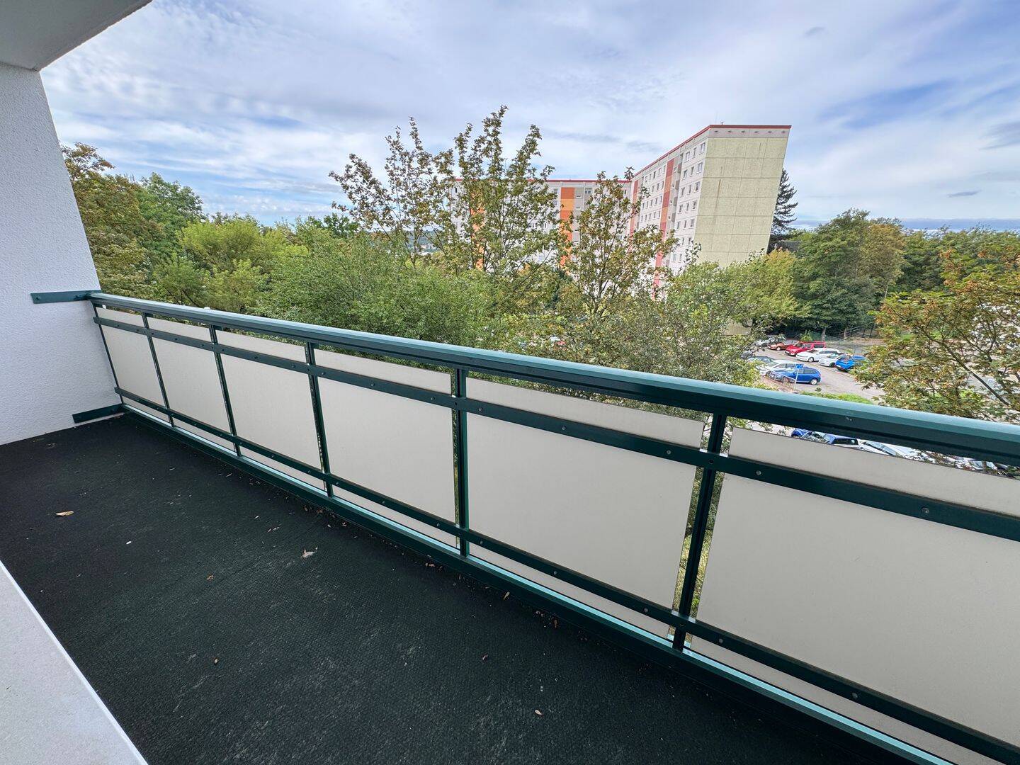 Gemütlich wohnen, großzügig genießen: 2-Raum-Wohnung mit Wintergarten in Gera-Bieblach!, 7546 Gera
