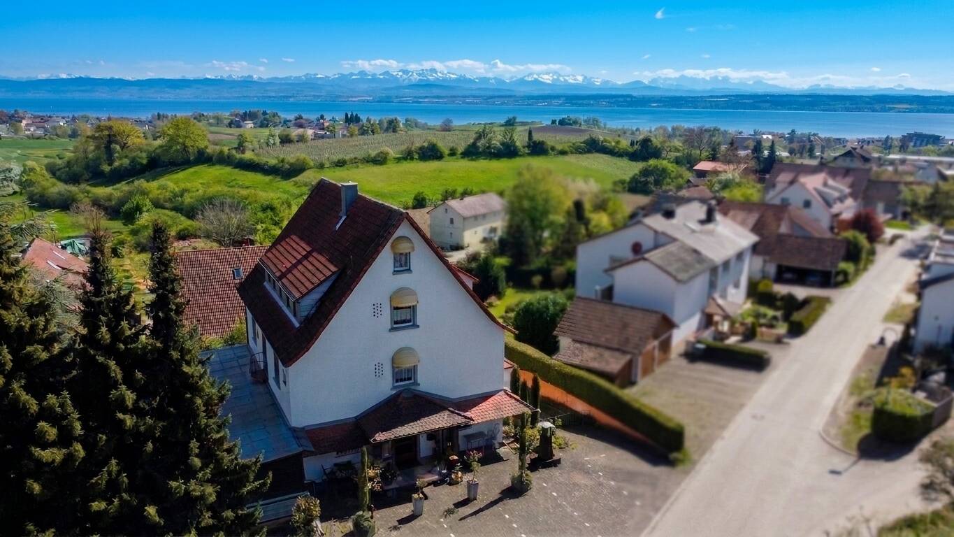 Historisches Mehrfamilienhaus mit Alpen- und Seeblick – vielseitiges Investment mit großem Potenzial, 88709 Meersburg