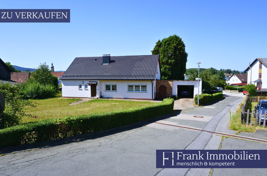 Charmantes Einfamilienhaus mit Wohnen auf einer Ebene, großem Garten und neuem Dach!!!, 93449 Waldmünchen