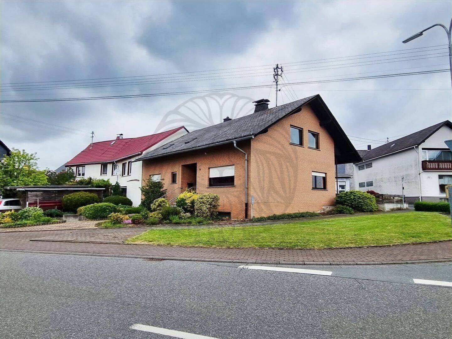Gemeinde Elsoff: Gepflegtes Einfamilienhaus ( DHH) mit Garage und kleinem Garten, 56479 Elsoff (Westerwald)