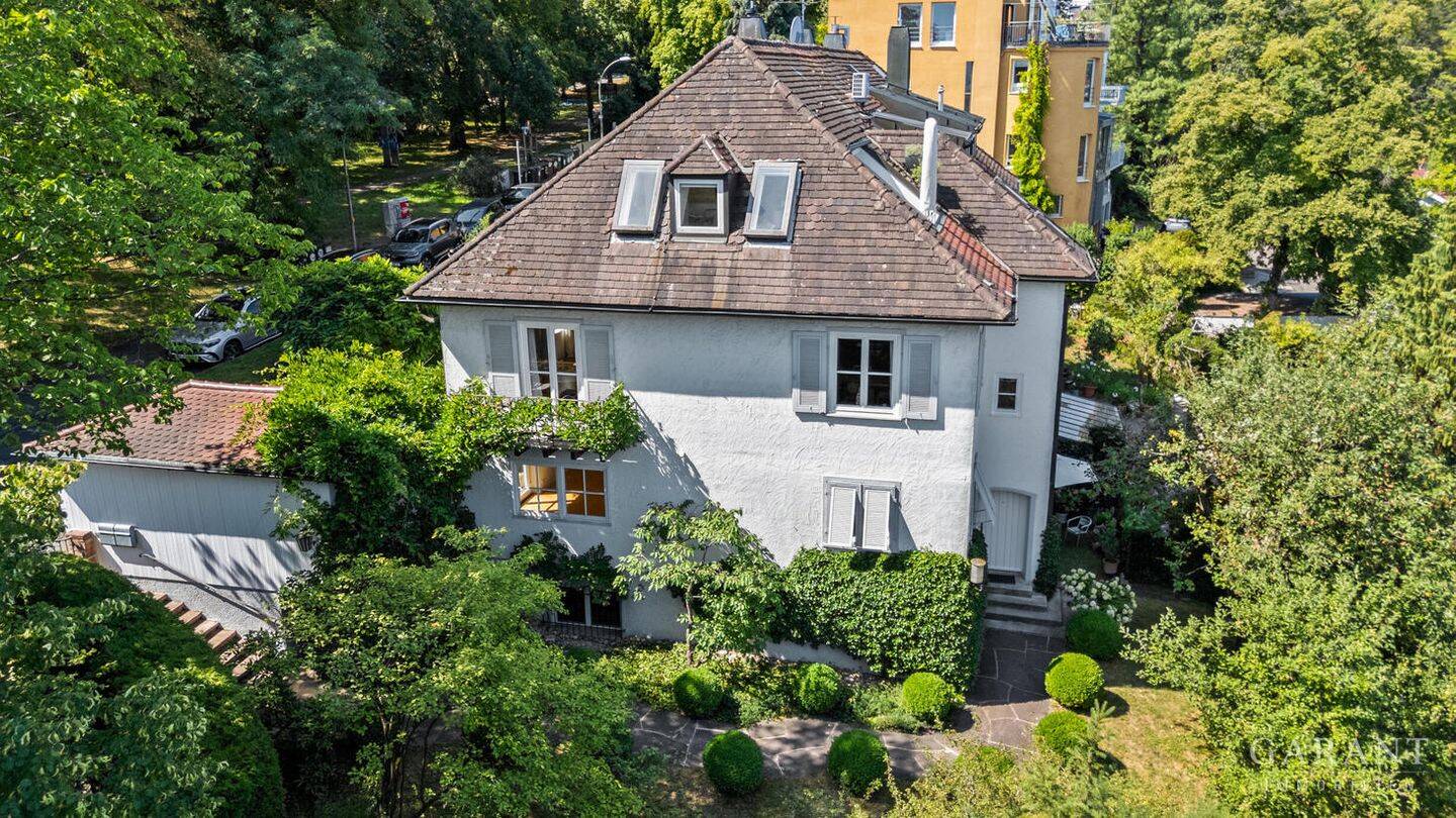Stilvolles Einfamilienhaus mit phantastischer Aussicht, Garten, Terrasse und Einliegerwohnung!, 70197 Stuttgart (West)