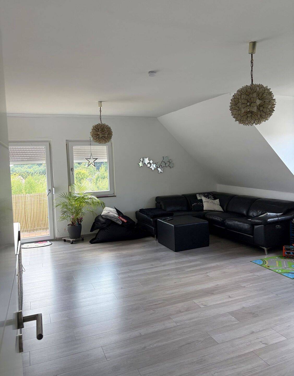 Helle Dachgeschosswohnung mit 4 ZKB, Balkon und Garage in ruhiger Lage von Bendorf Stromberg, 56170 Bendorf