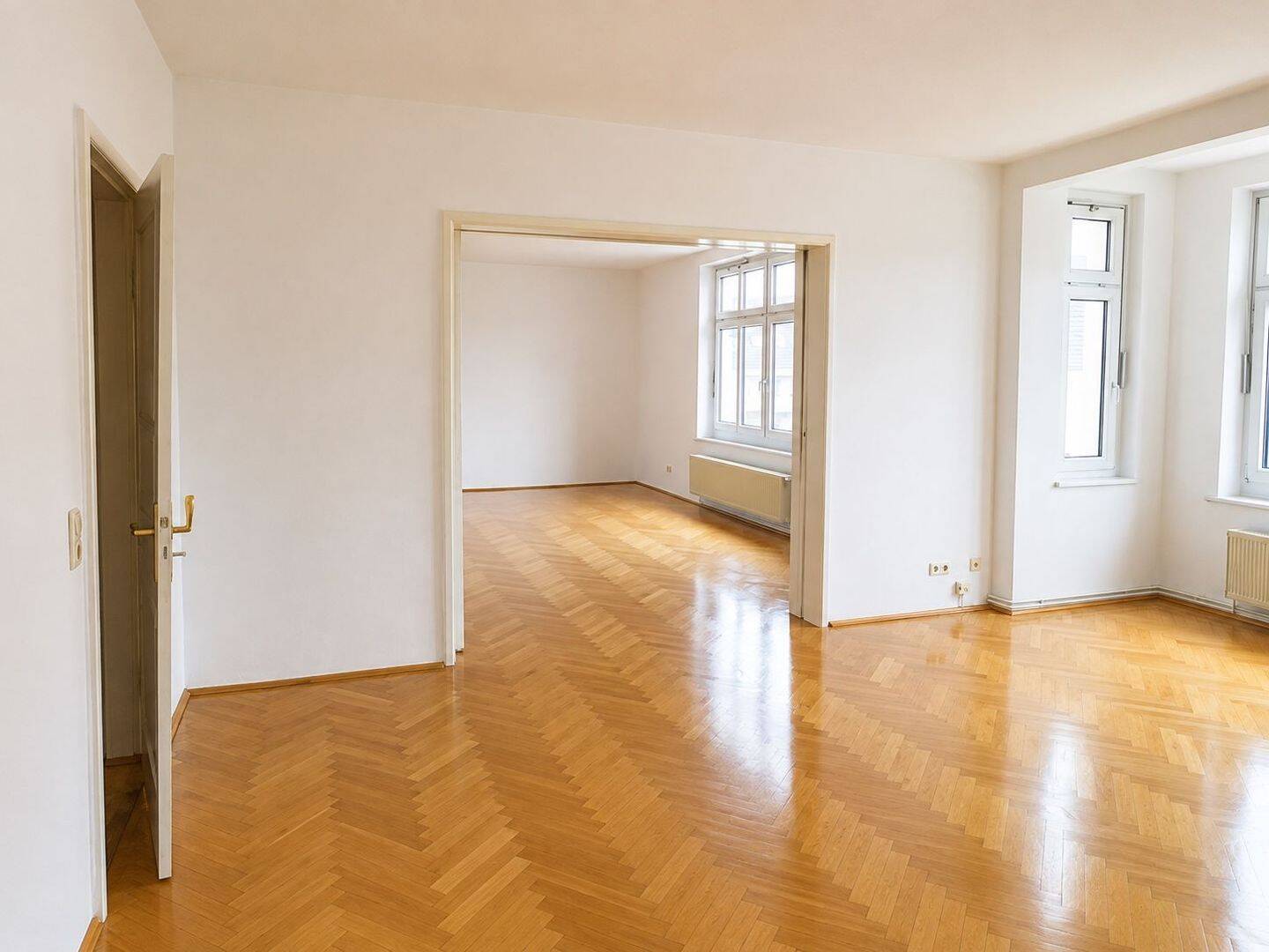 Großzügige 5-Zimmer-Wohnung mit ca. 170 m², Balkon & Loggia – ab sofort verfügbar
