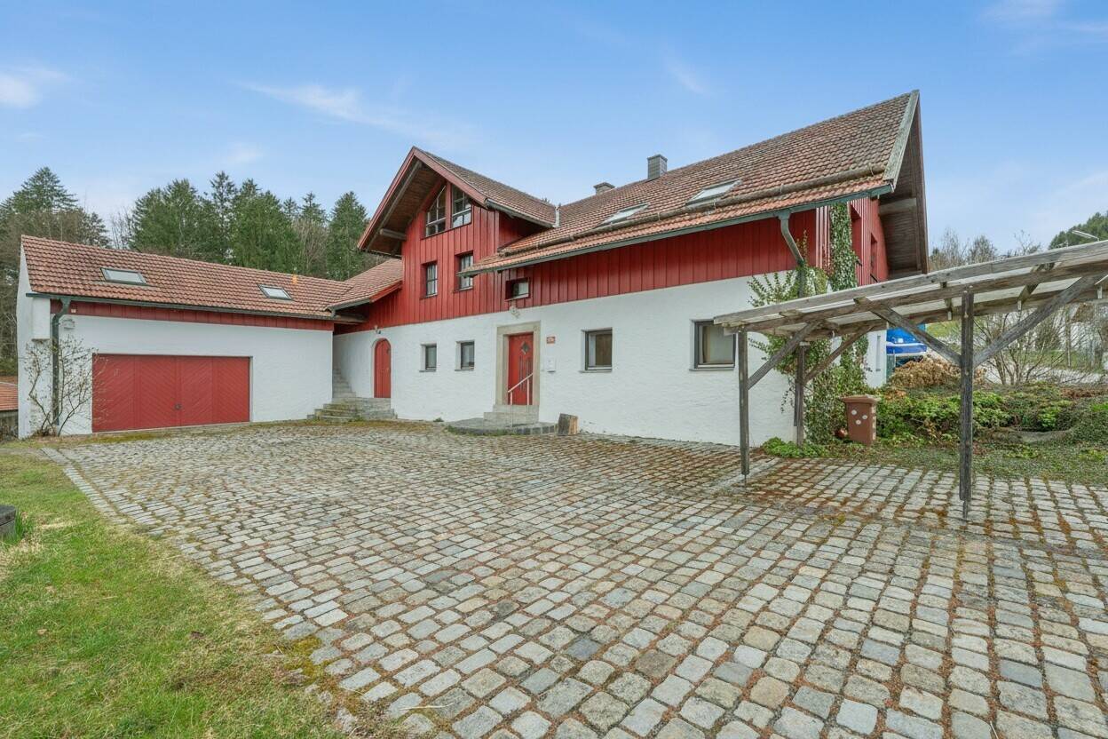 Großzügiges Anwesen mit Galerie, Sauna, ELW, Südgarten und Doppelgarage, 94157 Perlesreut