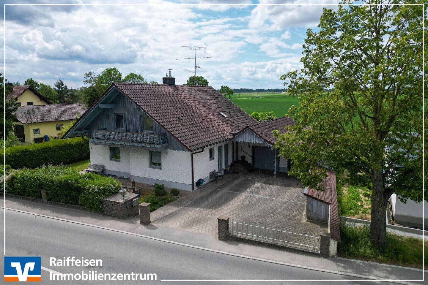Gemütliches Einfamilienhaus mit großem Garten in ruhiger Lage, 94368 Perkam