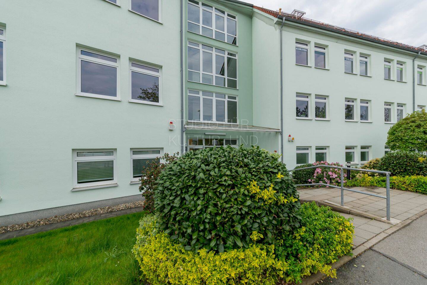 SfKW – Anmietung ab 12/2026 – 31 m2 Business-Apartment mit Einbauküche, Duschbad und Stellplatz optional, 1328 Dresden