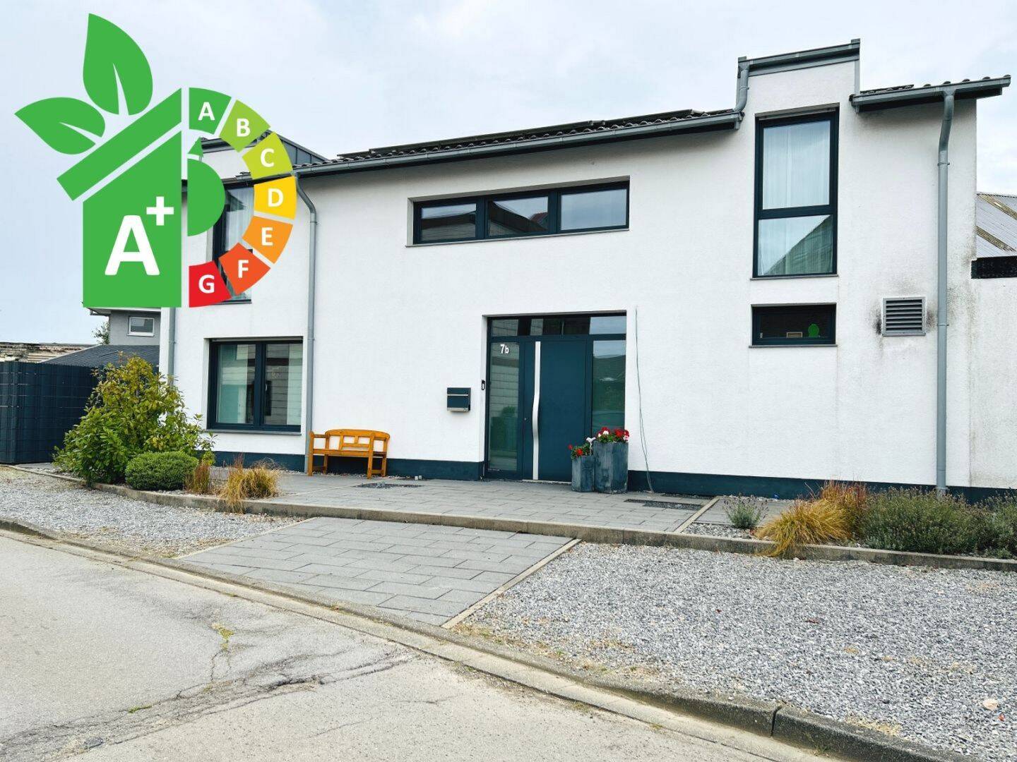 Modernes Wohnen auf höchstem Niveau – exklusives Einfamilienhaus in bester Lage von Jülich, 52428 Jülich