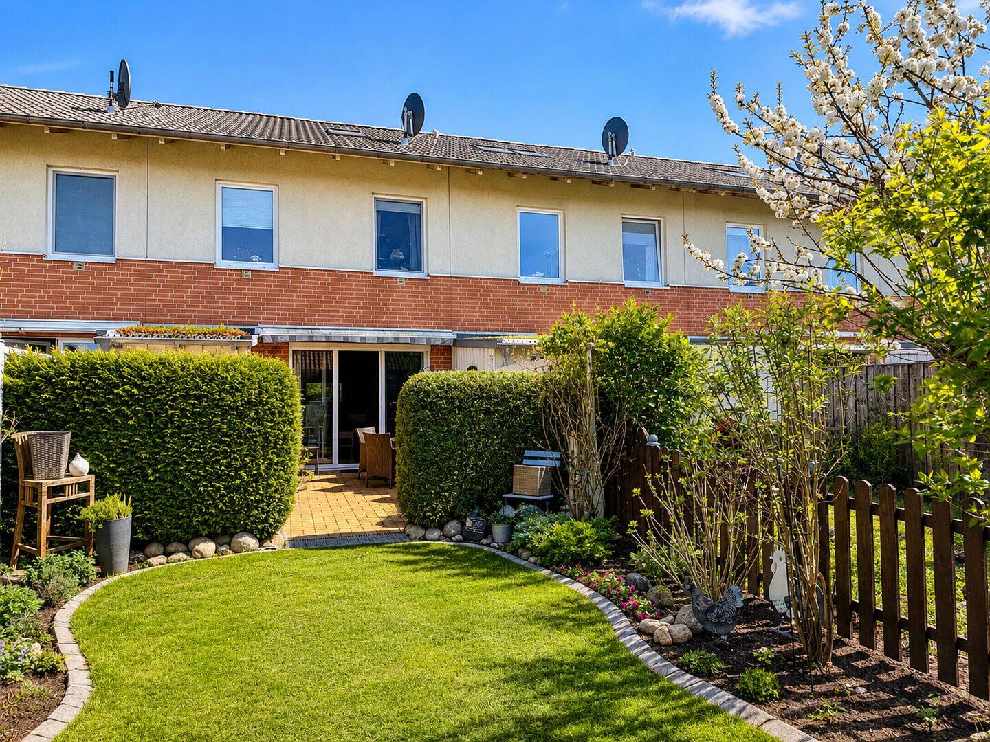 Ihr Traumhaus in Einfeld – modernes Reihenmittelhaus mit herrlichem Garten und Stellplatz!, 24536 Neumünster (Brachenfeld Einfeld Tungendorf)