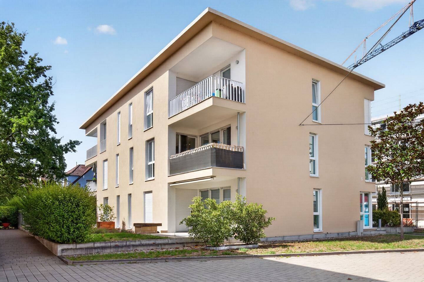 Ohne eine einzige Stufe: 3-Zimmer-Wohnung mit Aufzug bis vor die Tür und breitem TG-Stellplatz, 76870 Kandel