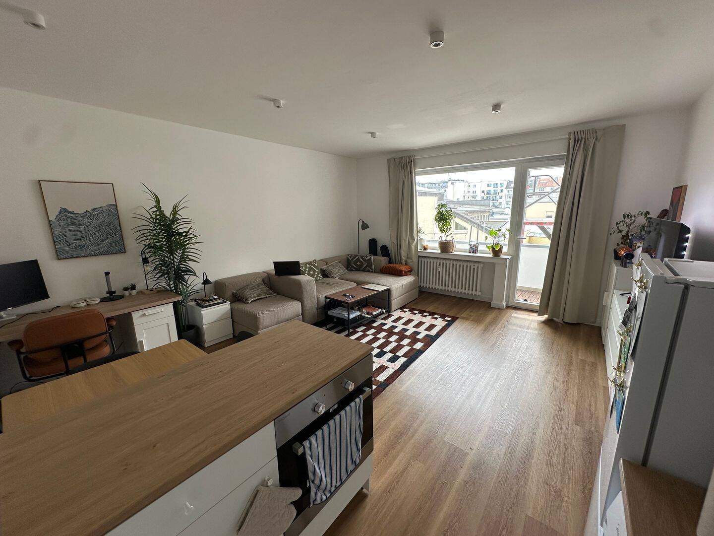 Nachmieter gesucht ab 01.10. für schöne, helle kernsanierte 1,5-Zimmer-Wohnung mit Balkon – Nähe Kö