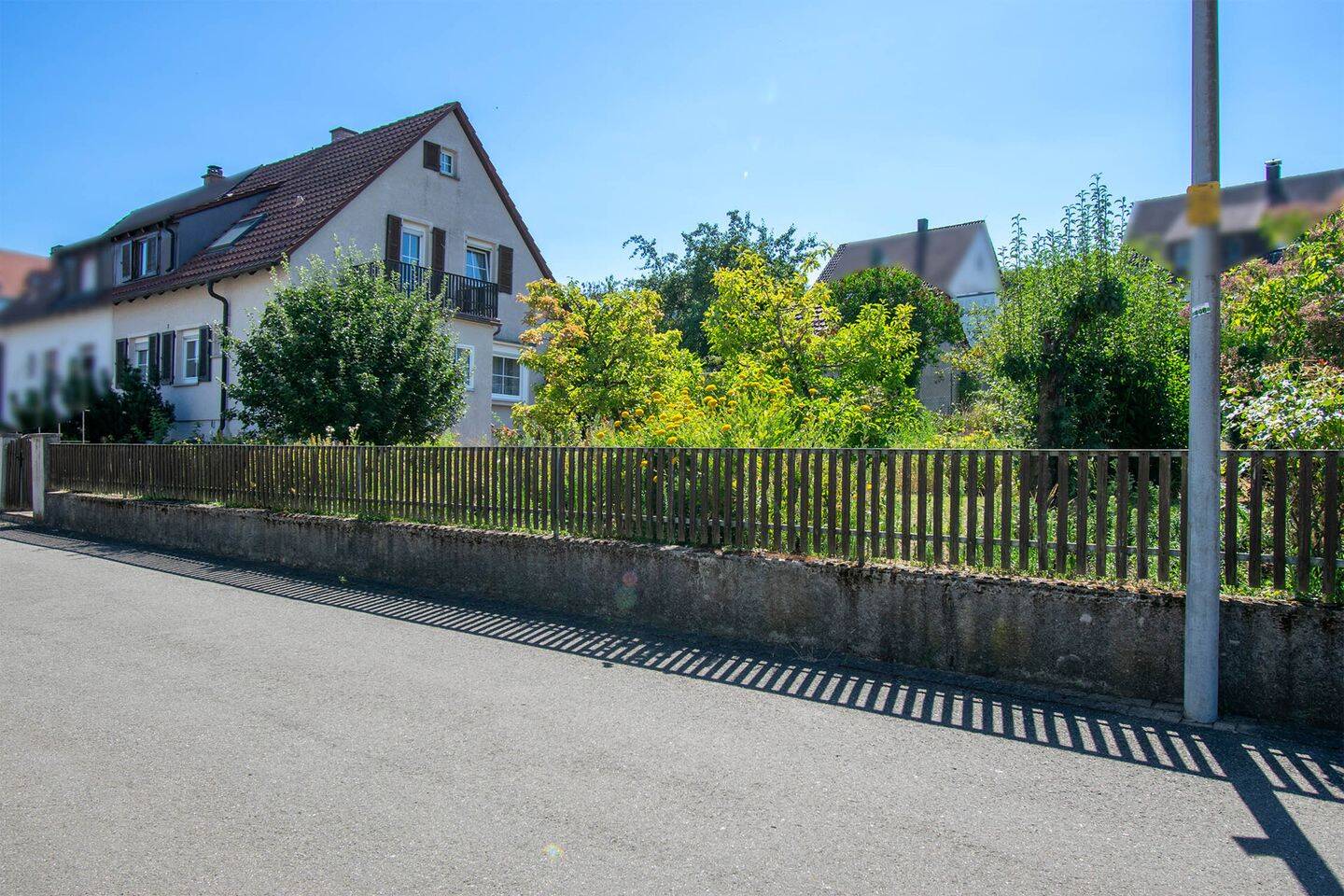 Doppelhaushälfte in gewachsenem Wohngebiet mit großem Grundstück und viel Potenzial, 75446 Wiernsheim