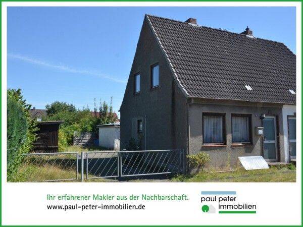 Modernisierungsbedürftige Doppelhaushälfte mit 2,5-Zimmern auf großem Grundstück in NMS-Faldera, 24537 Neumünster (Böcklersiedlung Faldera Gartenstadt)