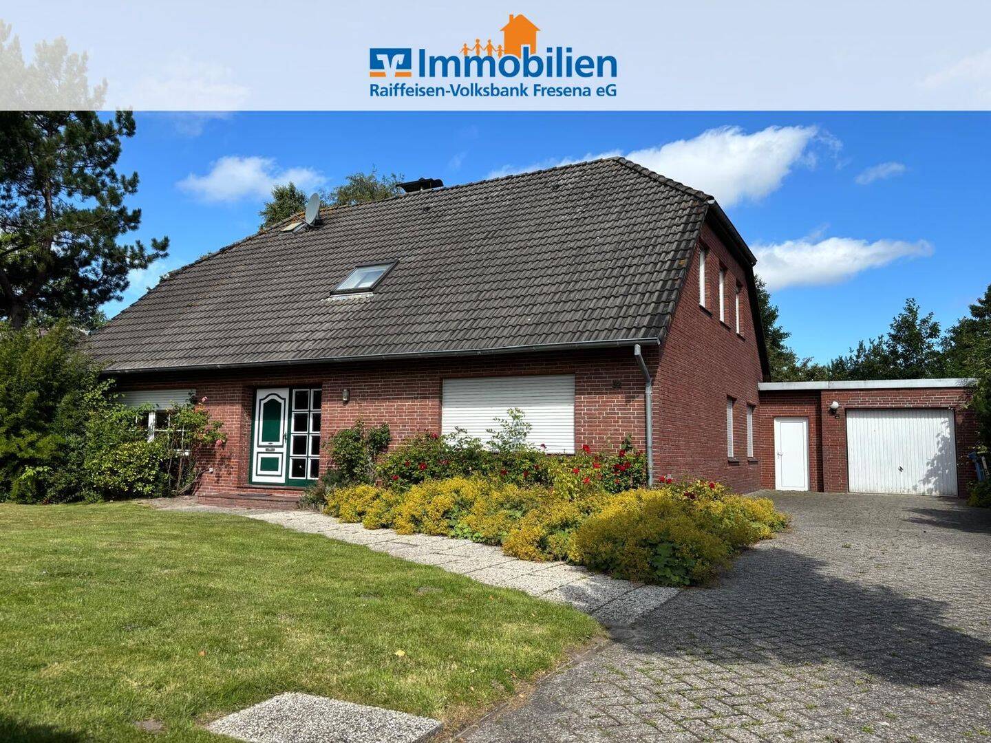 Einfamilienhaus mit zwei Wohneinheiten in zentraler Wohnlage – RESERVIERT –, 26506 Norden