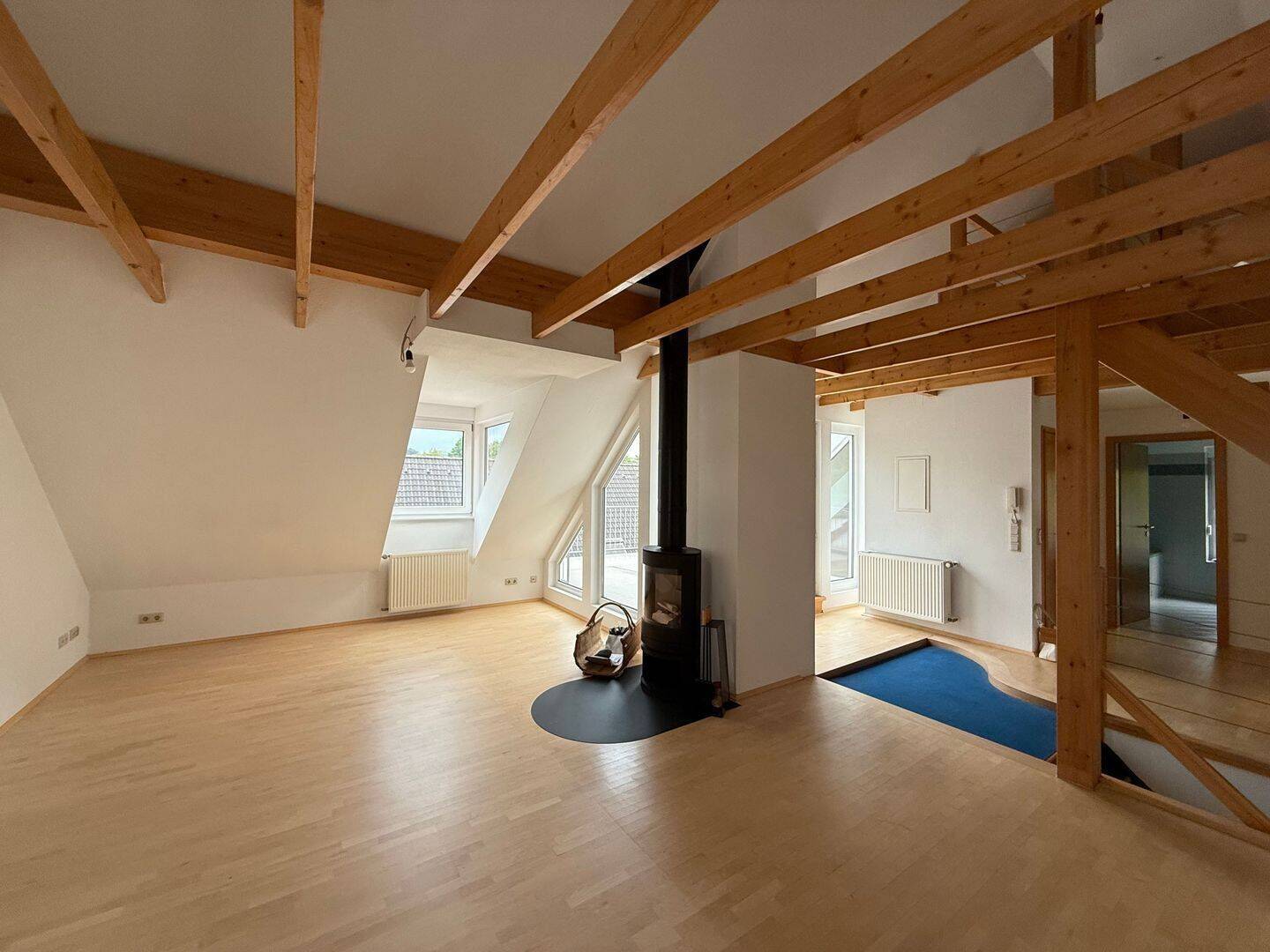 Außergewöhnliche Dachgeschosswohnung mit Galerie, Dachterrasse und Kaminofen, 58453 Witten