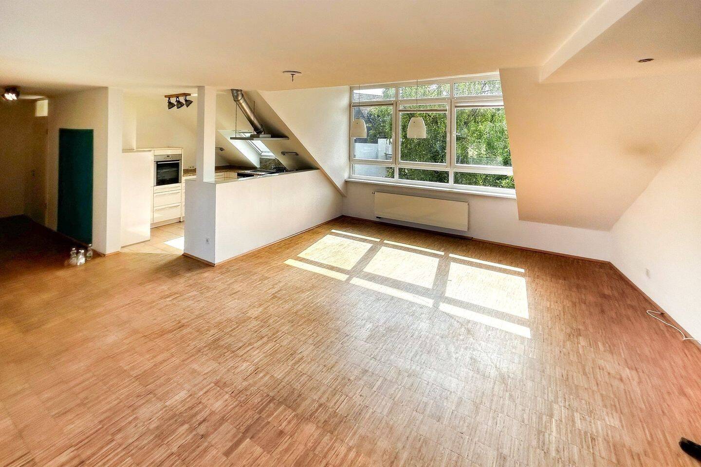 Großzügige Dachgeschosswohnung mit Dachterrasse und Kamin, 45355 Essen (Bergeborbeck Bochold Borbeck-Mitte)