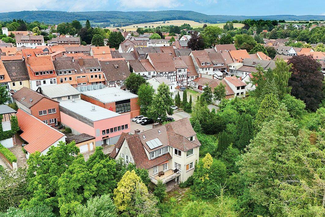 Auktion am 17.09.2026 – Großzügiges Einfamilienhaus mit 1 ha Wald- und Parkgrundstück – leerstehend, 37170 Uslar