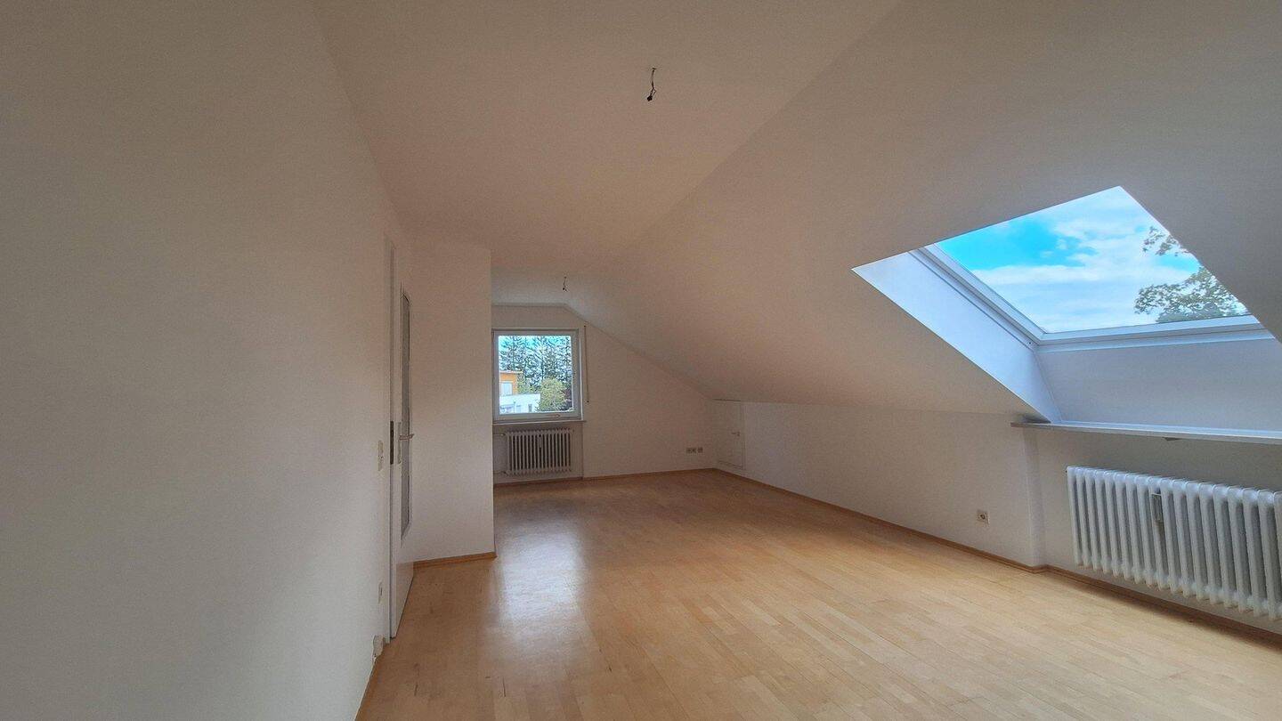 Schöne helle 1,5 Zimmer DG-Wohnung in ruhiger TOP-Lage, 82131 Gauting