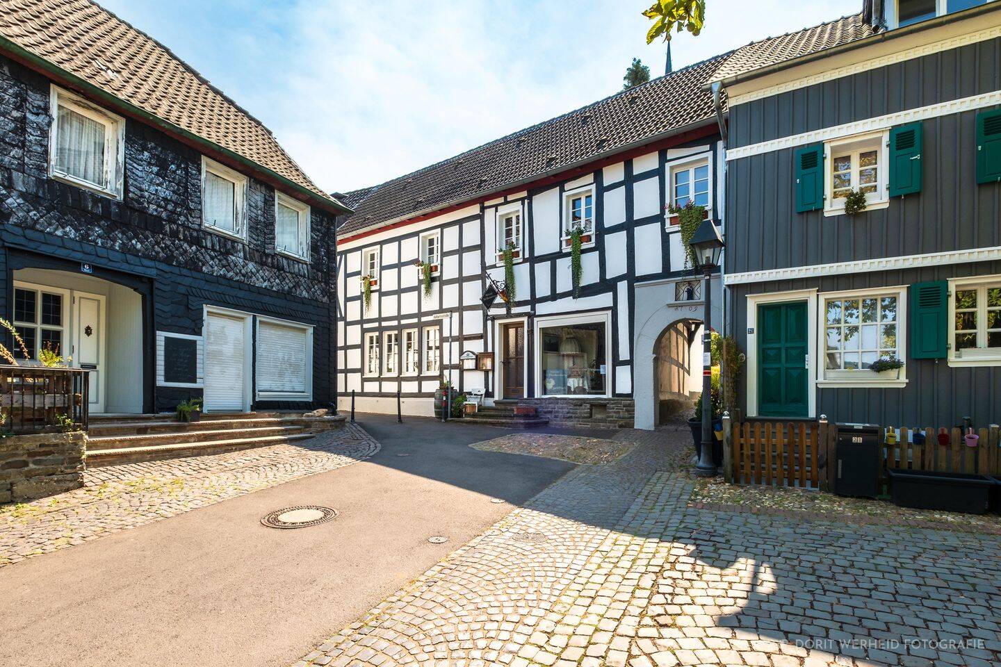 MANNELLA *Tradition trifft Potenzial* etabliertes Wein-Café im historischen Kern von Blankenberg, 53773 Hennef (Sieg)