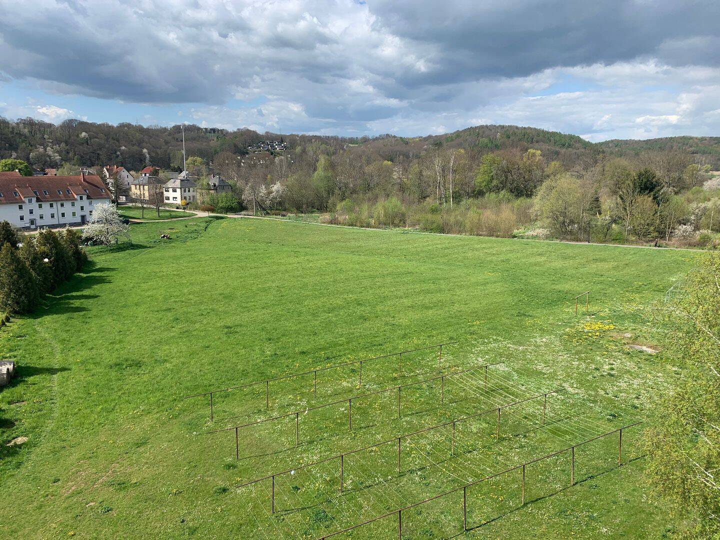 Frisch renovierte/modernisierte 1-Raumwohnung mit Balkon und unverbautem Blick ins Grün, 4720 Döbeln