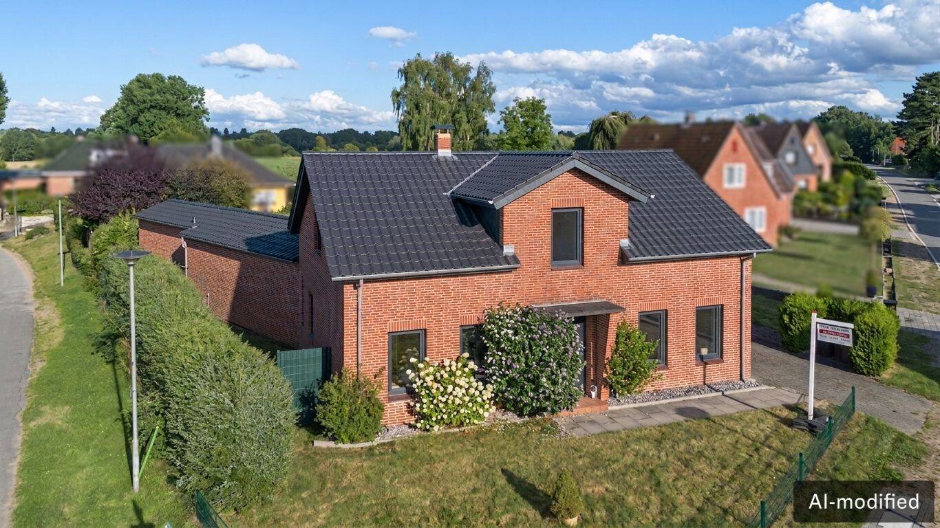 Ländlich leben, städtisch angebunden – Landhaus mit Einliegerwohnung, 23560 Lübeck (Moisling Sankt Jürgen)