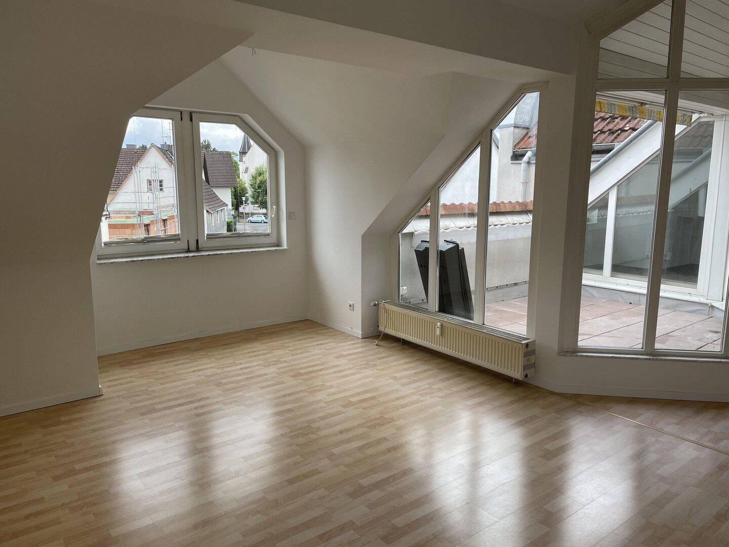 3,5 Zimmer Maisonette-Wohnung mit Loggia, 63533 Mainhausen